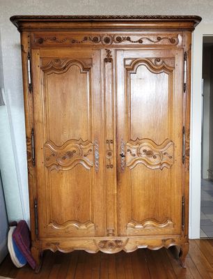 Dans la première chambre : ARMOIRE de mariage en chêne, 202 … - Photo 1