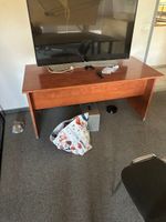 Deux tables noires + deux bureaux droits + six chaises + deu… (photo 2)