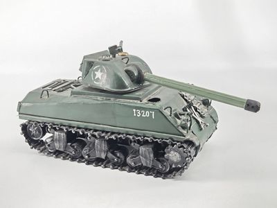 CHAR d'assaut en tôle peinte, numéroté 13207.