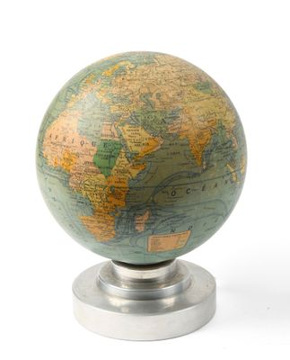 GLOBE terrestre formant lampe, dressé par J. FOREST géograph…