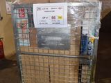 un chariot sur lequel sont posés de nombreux cartons