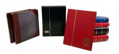 Suite de huit albums de timbres, principalement Monaco : - M…