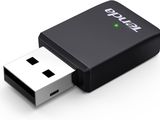 un gros plan d'une clé USB sur laquelle figure une clé