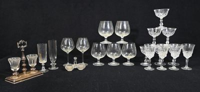 Ensemble de verrerie en verre et cristal, en grande partie v…