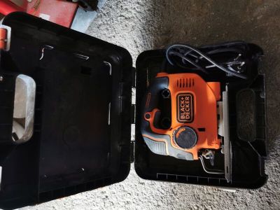 an orange and black electric tool sitting in a black case