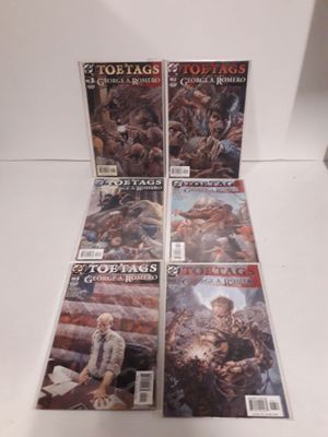 un lot de bandes dessinées posées sur une table, sur fond blanc