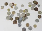 a lot of coins that are on the table