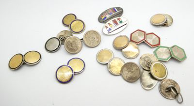 Lot de boutons de manchettes en argent 800 °/°°, certains à …
