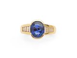 une bague en saphir et diamant