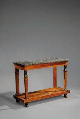 une console ancienne avec un plateau en marbre et des pieds en bois