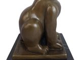 statue of a cat sitting on a marble base