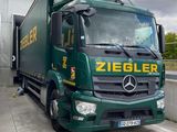 a truck that is parked in front of a building