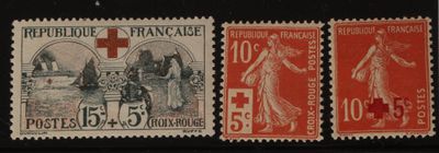 quatre timbres différents, portant une croix rouge sur fond noir