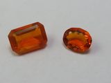 une paire de saphirs orange sur un fond blanc