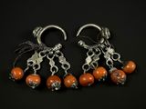 paire de boucles d'oreilles en perles d'argent et de corail