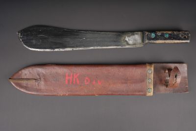 Machette britannique. Fourreau en épais cuir marron.