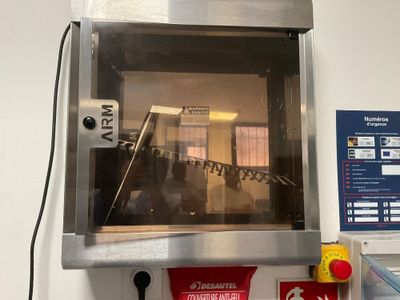 an image of a machine that is in a room
