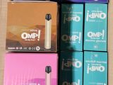 plusieurs boîtes contenant des appareils électroniques posées sur un carton