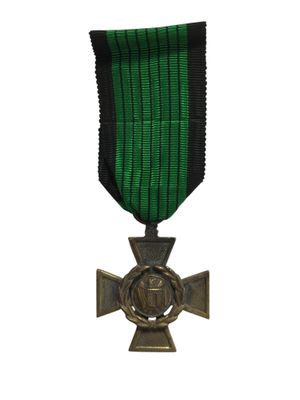 une image représentant une médaille verte et noire ornée d'une croix
