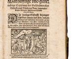 un vieux livre avec un dessin en noir et blanc