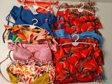 cinq sacs de sous-vêtements et un sac de soutiens-gorge