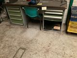 une image représentant un espace de travail avec un bureau, une chaise et d'autres objets