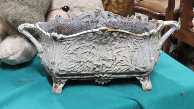 Jardinière en fonte peinte  L : 42