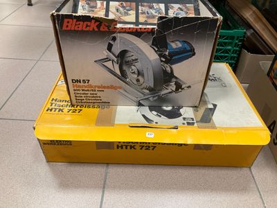 une boîte contenant une scie circulaire Black & Decker