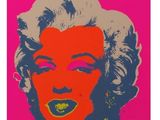 un tableau représentant Marilyn Monroe sur fond rose