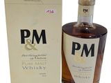 une photo d'une bouteille de PM et d'une caisse de whisky