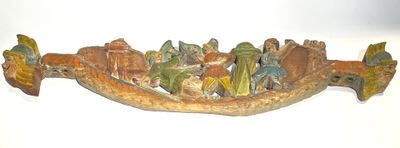 Elément de charrette en bois sculpté polychrome à décor de s…