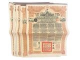cinq anciens billets de banque chinois sont empilés les uns sur les autres