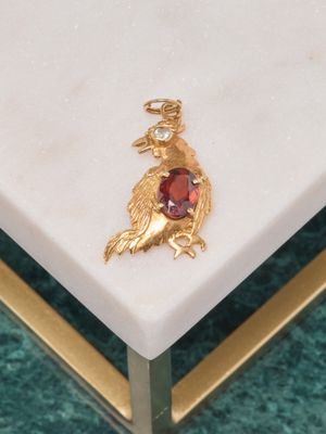 Pendentif en or jaune 18k 750 millièmes figurant un coq, orn…