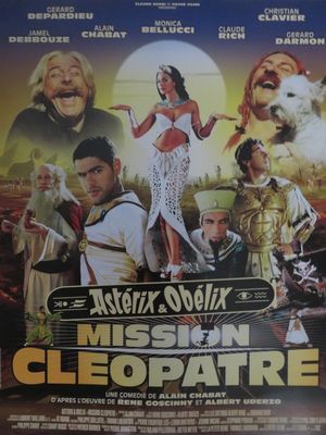 L'affiche du film « Cléopâtre » est accrochée au mur.
