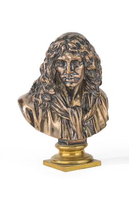 buste en bronze représentant un homme aux cheveux longs, posé sur un socle
