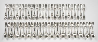 Ensemble de couverts dépareillés en argent, modèle filet. Ch… - Photo 1