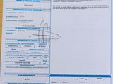 une feuille de papier sur laquelle figure la photo d'une personne