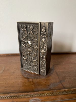 Partie de serrure à décor de grottesque