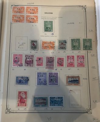 une photo d'une photo d'une collection de timbres