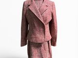 une photo d'une robe et d'une veste sur un mannequin