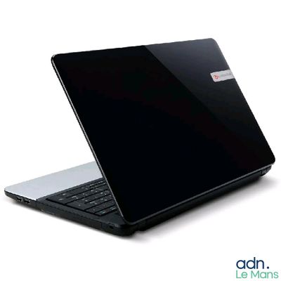 un ordinateur portable noir posé sur une surface blanche