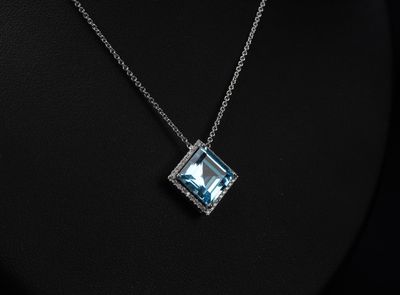Pendentif topaze bleue Pendentif et chaine or blanc 6,7 g + …