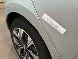 a sticker on the side of a car that says v p r u o