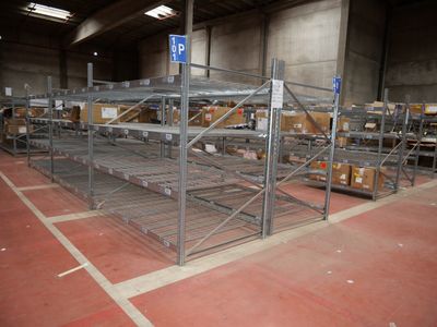 RACK 8 : ensemble de deux fois 6m50 linéaire d'étagère métal…