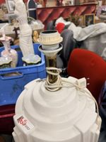 VENTE VOL : Une lampe blanche en faïence de chez HUBERT OLIV… (photo 2)