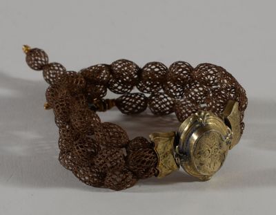 Bracelet de sentiment ou de deuil en cheveux tressés façon b…
