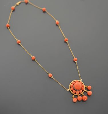 Charmant collier en or jaune 18K 750 millièmes composé d'une…