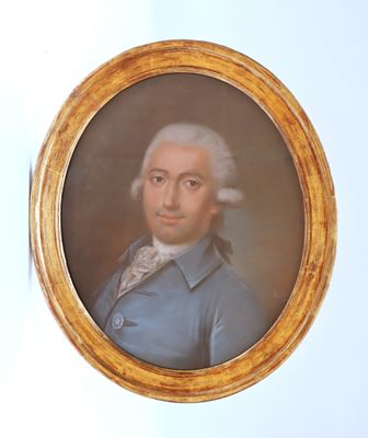 portrait d'un homme vêtu d'un manteau bleu et aux cheveux blancs, dans un cadre doré