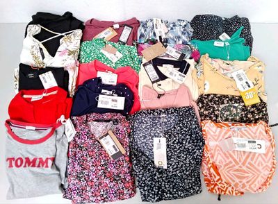 Lot de 20 vêtements pour femmes de diverses tailles et marqu…
