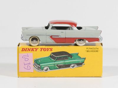 Dinky Toys. Plymouth Belvédère gris/rouge.